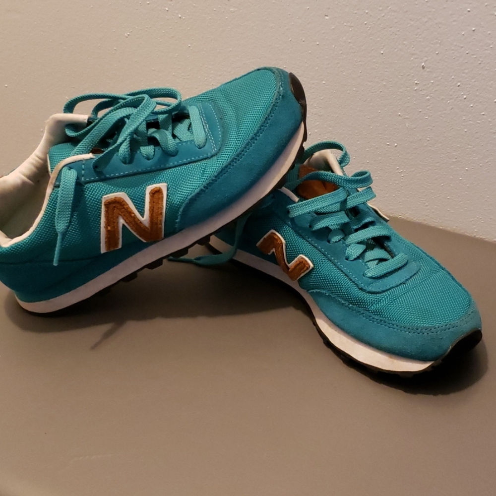 Sneakers - Picture 3 of 5